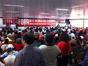 Professores e servidores da UEM encerram a greve mas ainda não há data para o reinício das aulas